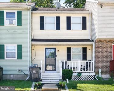 8 YORKTOWN COURT