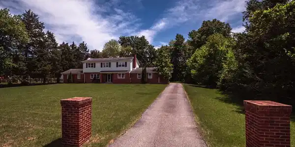 325 GREAT OAK DRIVE