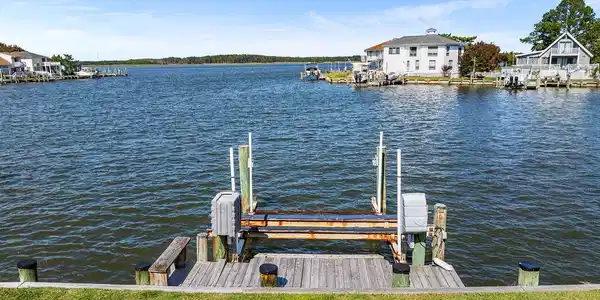 13 WATERS EDGE COURT