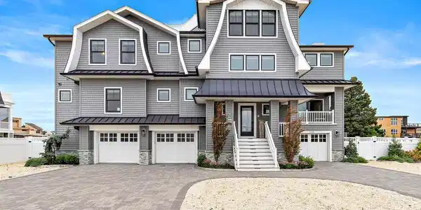 126 LAGUNA LANE