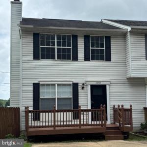1009 DEBBIE AVENUE