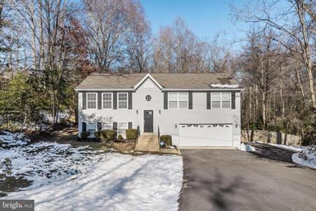 424 CLUBHOUSE DRIVE