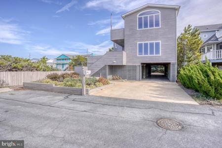 1707 BAY STREET