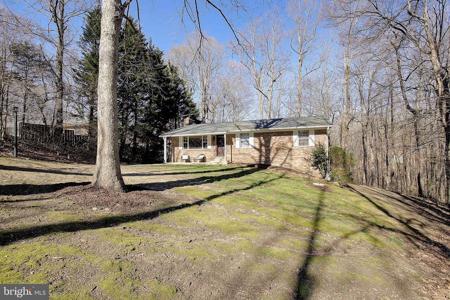 6423 BROOKESIDE COURT