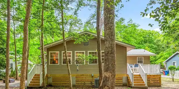 18 BRIARCREST DRIVE