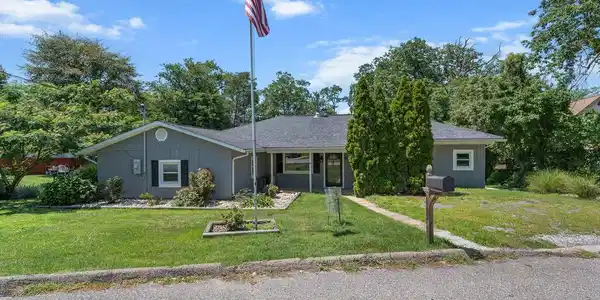 610 LAUREL DRIVE