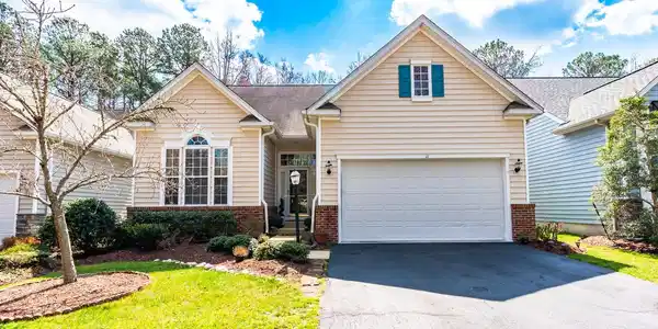 11 FREEPORT LANE