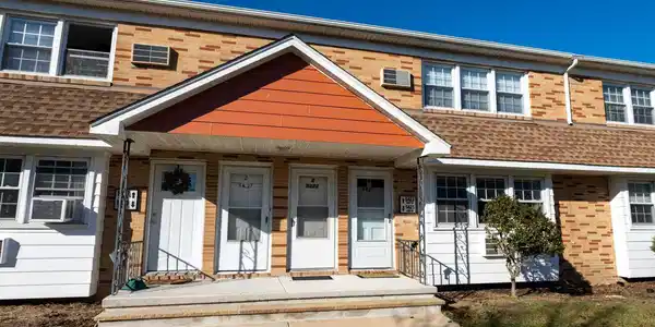 5421 SUFFOLK COURT