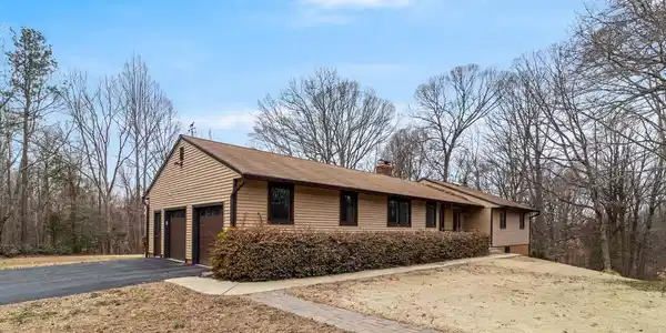 1520 STINNETT ROAD