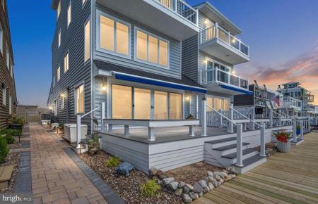 623 BAYSHORE DRIVE