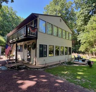 16 KENT AVENUE