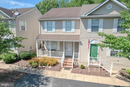 1033 DUNDEE COURT