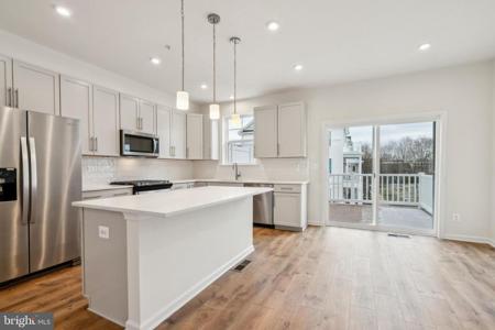 304 RIVERSIDE LANE