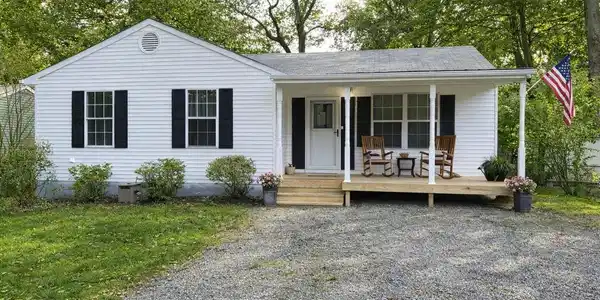 8315 CEDAR LANE