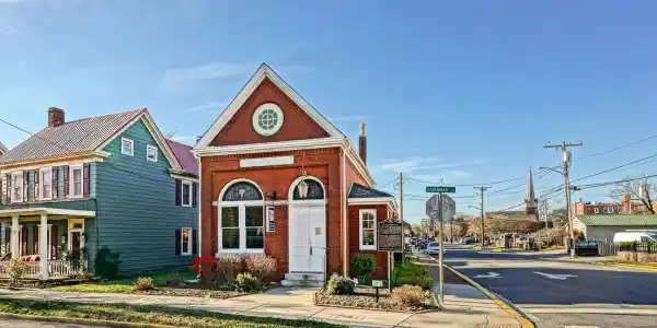 302 SAVANNAH ROAD