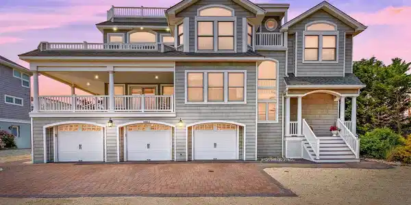 1085 LONG BEACH