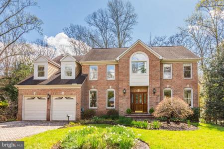 907 STONINGTON COURT