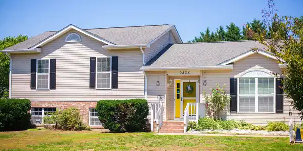 9835 MOHAWK DRIVE