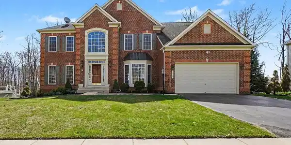 1122 OAK TREE DRIVE