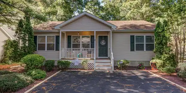 4 DEERFIELD COURT