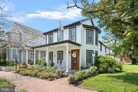 313 BOHEMIA AVENUE