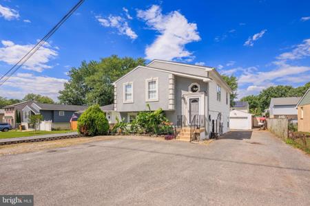 1092 LOCUST DRIVE