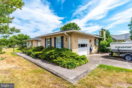 2 HERON ISLE COURT