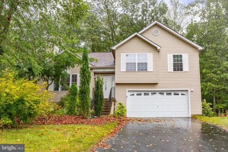 53 BLOOMINGTON LANE