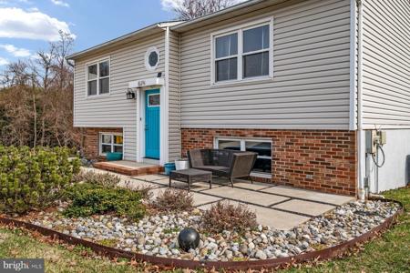 1074 JOHANNA COURT