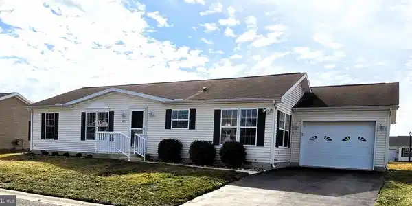 425 MOORE PLACE