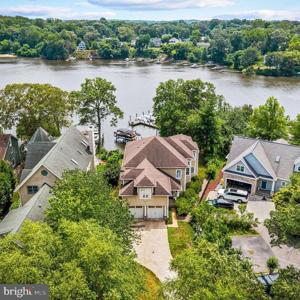 639 HONEYSUCKLE LANE
