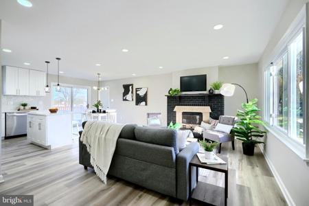 7256 MEADOW LANE