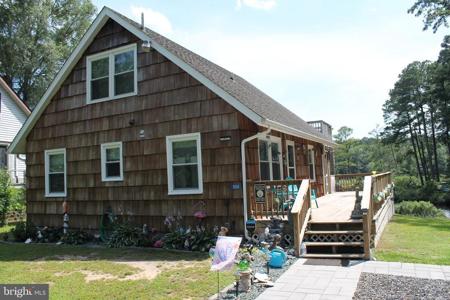 300 MAPLE LN