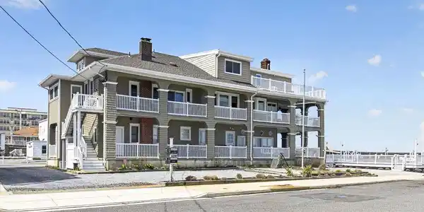 401 BAYFRONT BAY