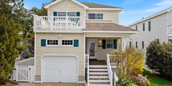 4 GOLDSBOROUGH (63RD ST.)