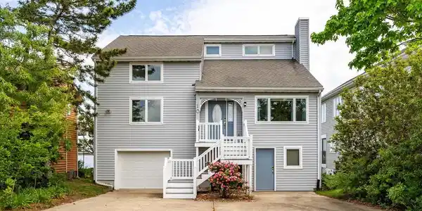 10 RIVERSIDE COURT