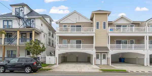 220 POPLAR AVENUE