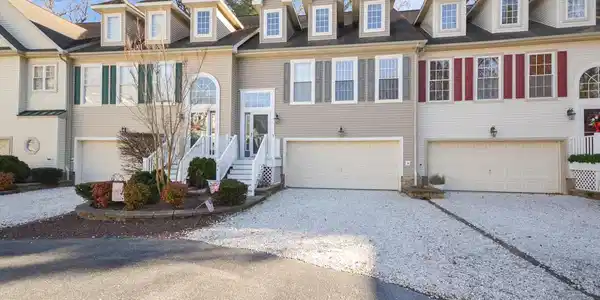 126 HINGHAM LANE