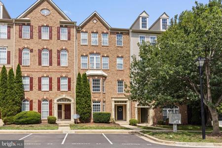 2221 IVY LANE