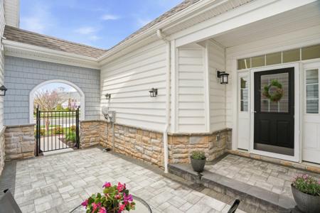 932 MOORINGS CIRCLE