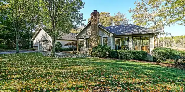 100 CREEK DRIVE