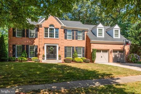 8398 SCARLET GLEN COURT