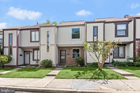 7 HELMSMAN COURT