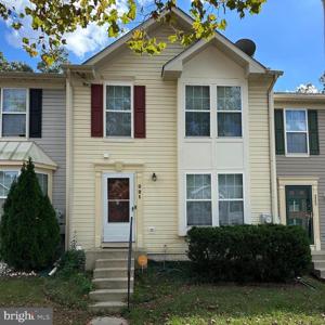 221 FOXMANOR LANE