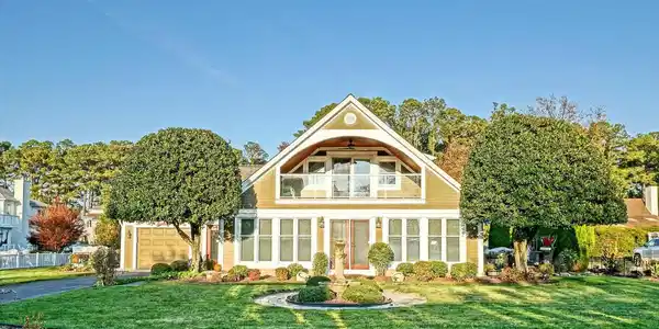 6 WHITE OAK ROAD