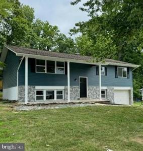 461 HILLCREST DRIVE