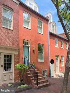 112 LEE STREET