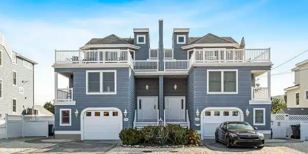 218 7TH STREET