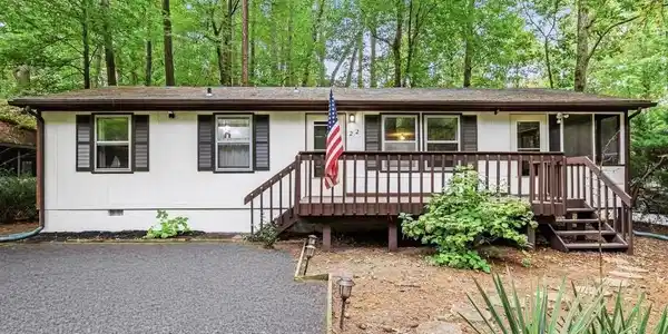 22 CRESTHAVEN DRIVE