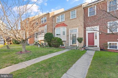 1361 STONELEIGH COURT